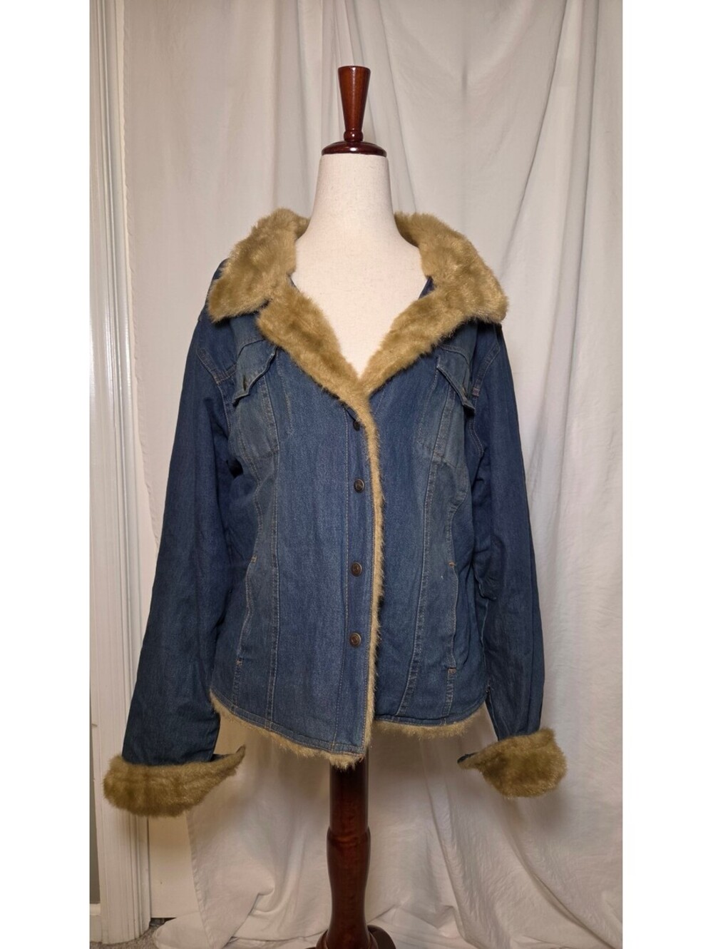 vintage Y2K-style faux fur-lined denim jacket size Xl